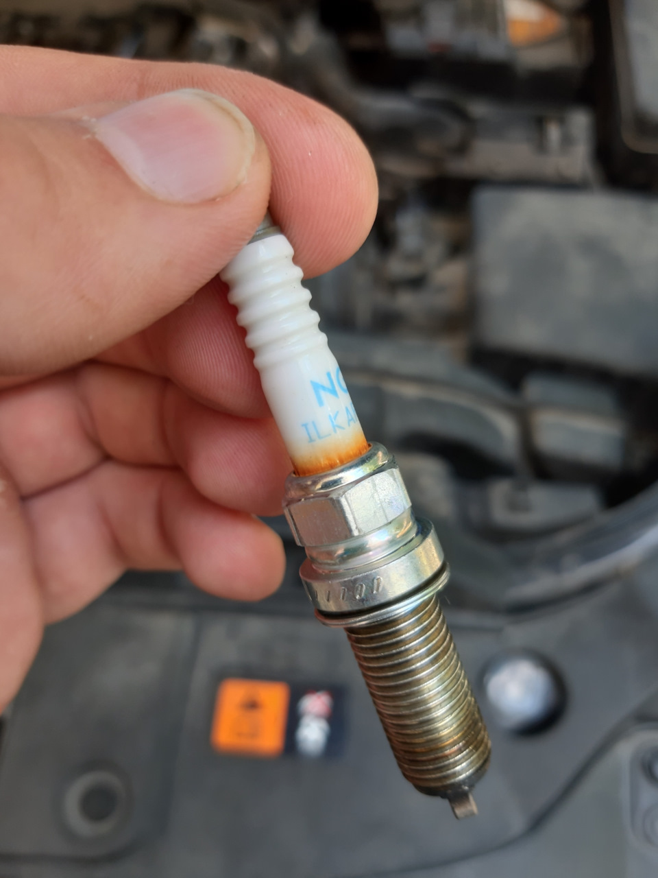 Свічки NGK ILKAR7L11 через 3 тис км після перевірки. 2