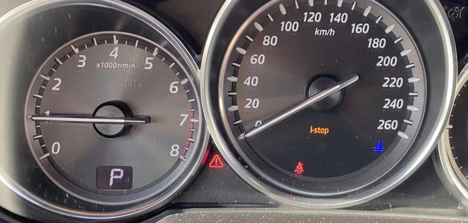 Головна попереджувальна сигналізація та I-STOP (оновлено) = акумулятор, що вмирає