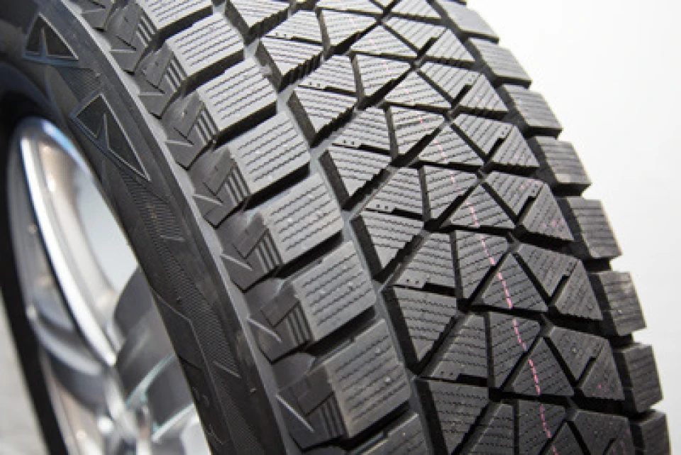 Зимові шини Bridgestone Blizzak DM-V2 225/55 R19 99T
