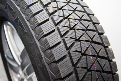Зимові шини Bridgestone Blizzak DM-V2 225/55 R19 99T 1
