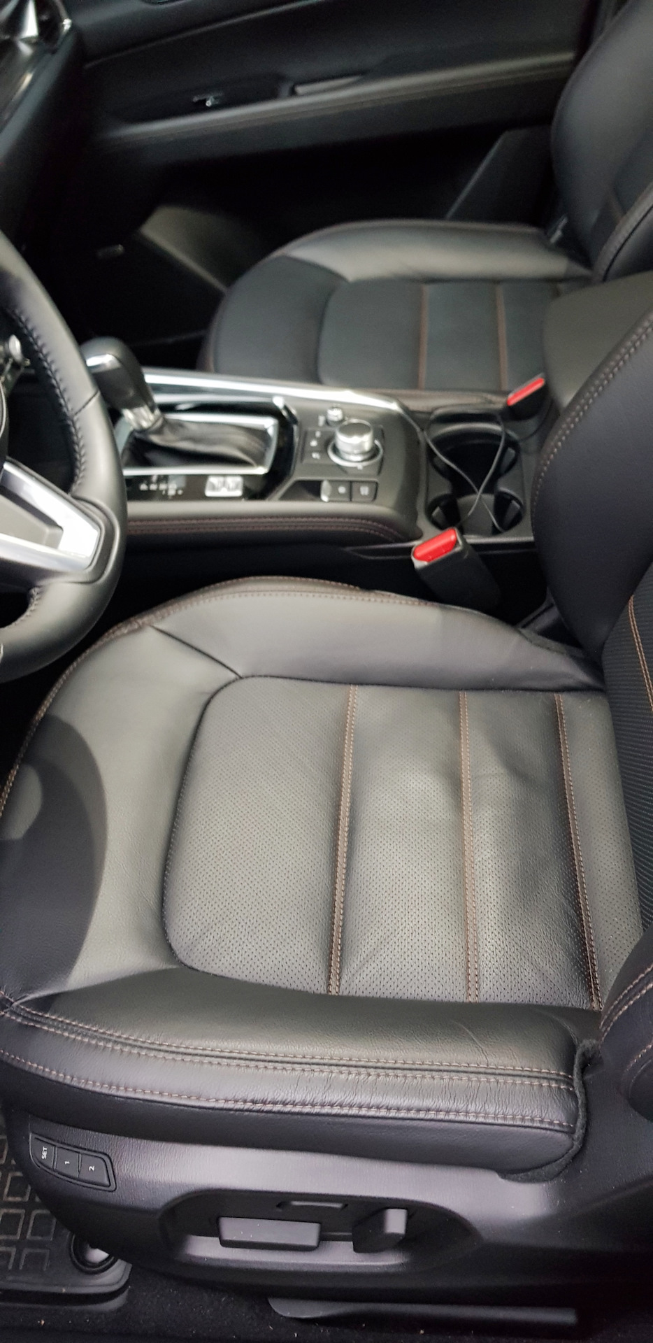 Якість шкіри у авто 2020 випуску Mazda CX5. Виправили чи ні? 2