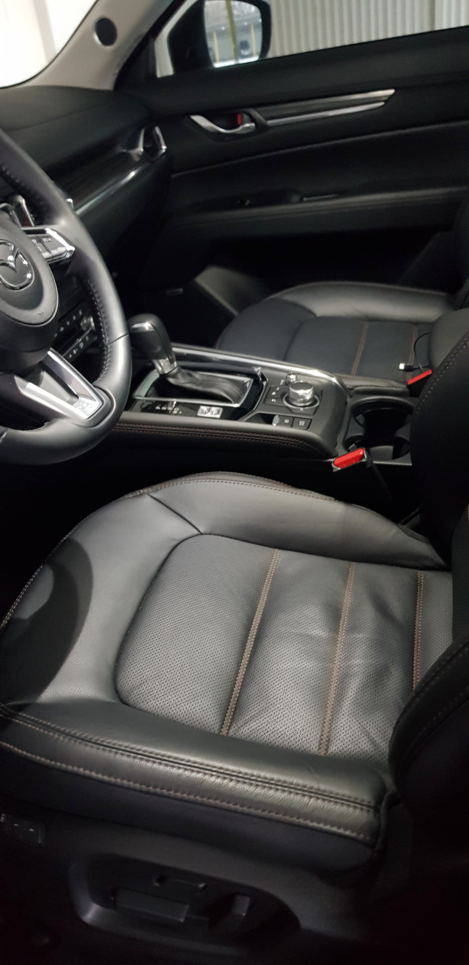 Якість шкіри у авто 2020 випуску Mazda CX5. Виправили чи ні? 1
