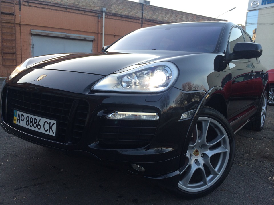 Porsche Cayenne GTS Pure Black 1