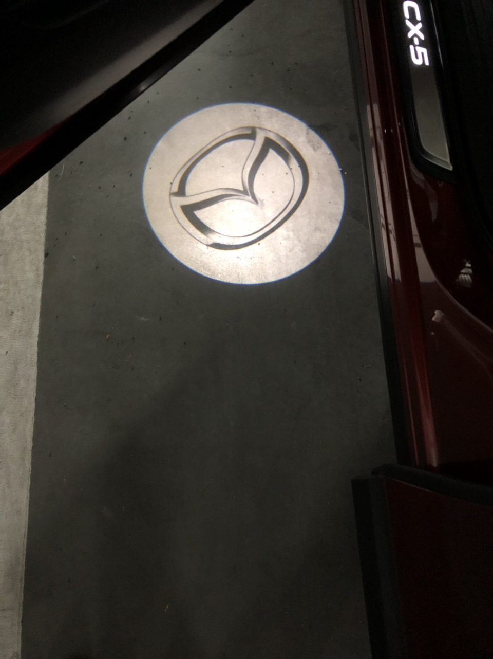 Світлодіодне підсвічування відкритих дверей з логотипом «Mazda» 1