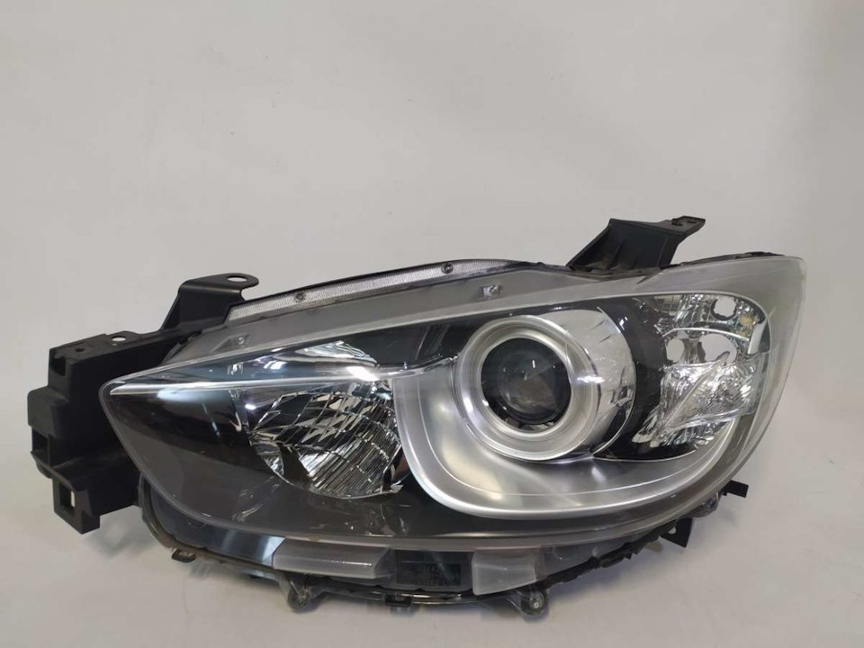 Установка EU LED фар на Mazda CX5 USA 2016 1