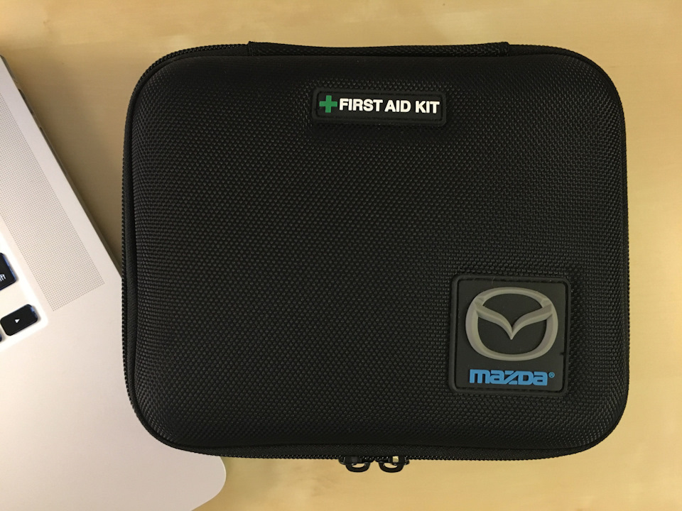 Оригінальна аптечка Mazda 2
