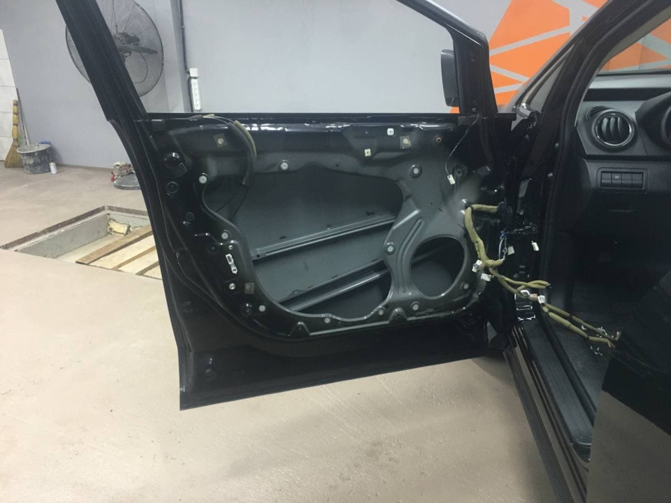 Шумоізоляція дверей на CX-7 5