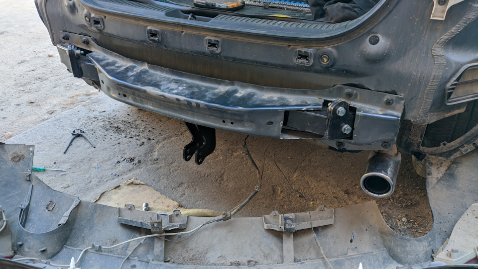 Встановлення фаркопа на Mazda CX7 3