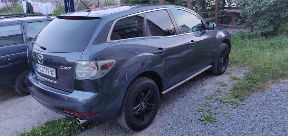 Заміна ламп на діоди в задніх ліхтарях Mazda CX7 1