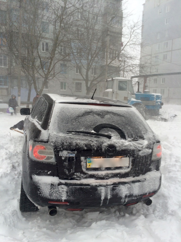 Сів на пузо... Сніг глибокий виявився... 1