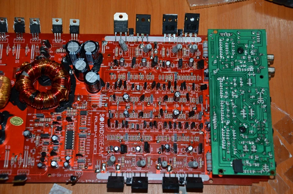 Ремонт підсилювача Soundstream rub.4500