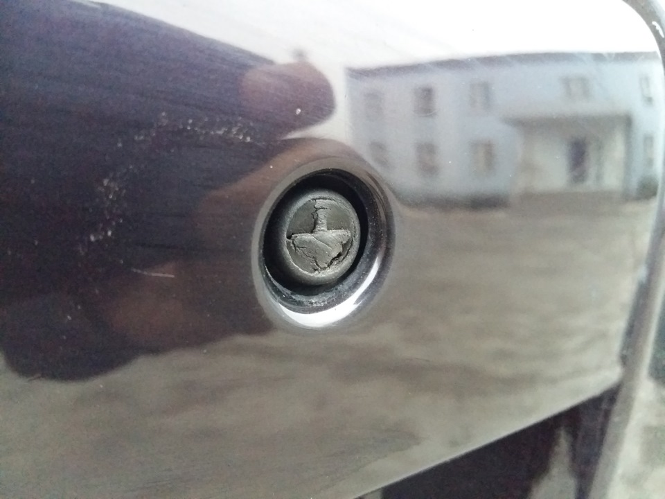Кнопка замку кришки багажника mazda CX-7 1