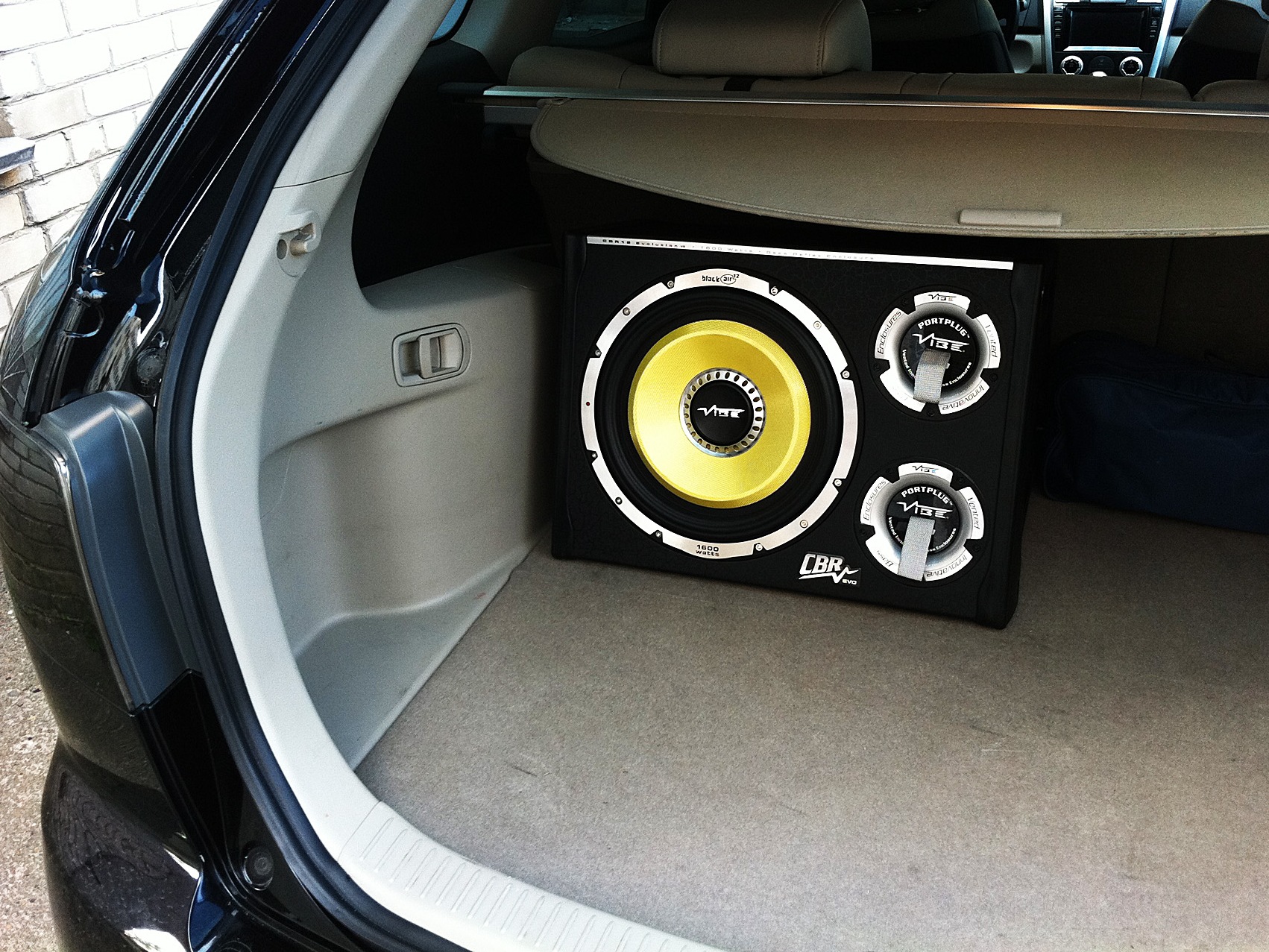 Встановлення Сабвуфера Vibe 1.6кВ 1