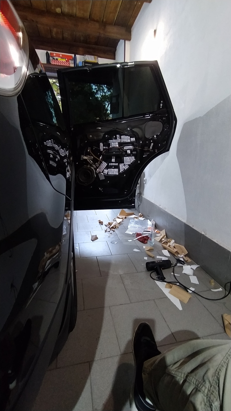 Віброізоляція задніх дверей та фарбування вставок 1