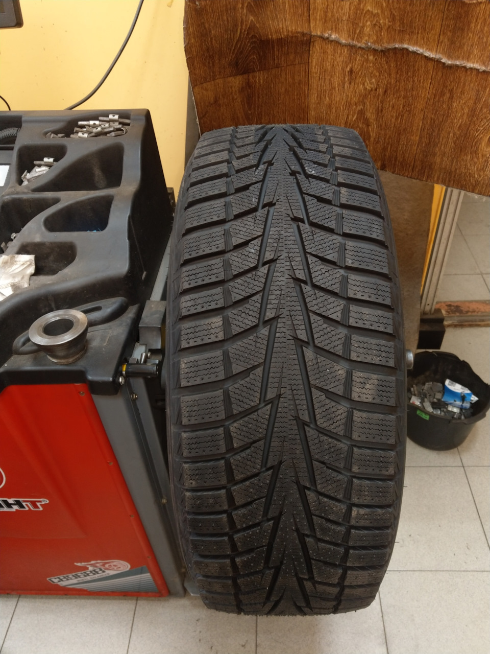Зимова гума Hankook.) 5
