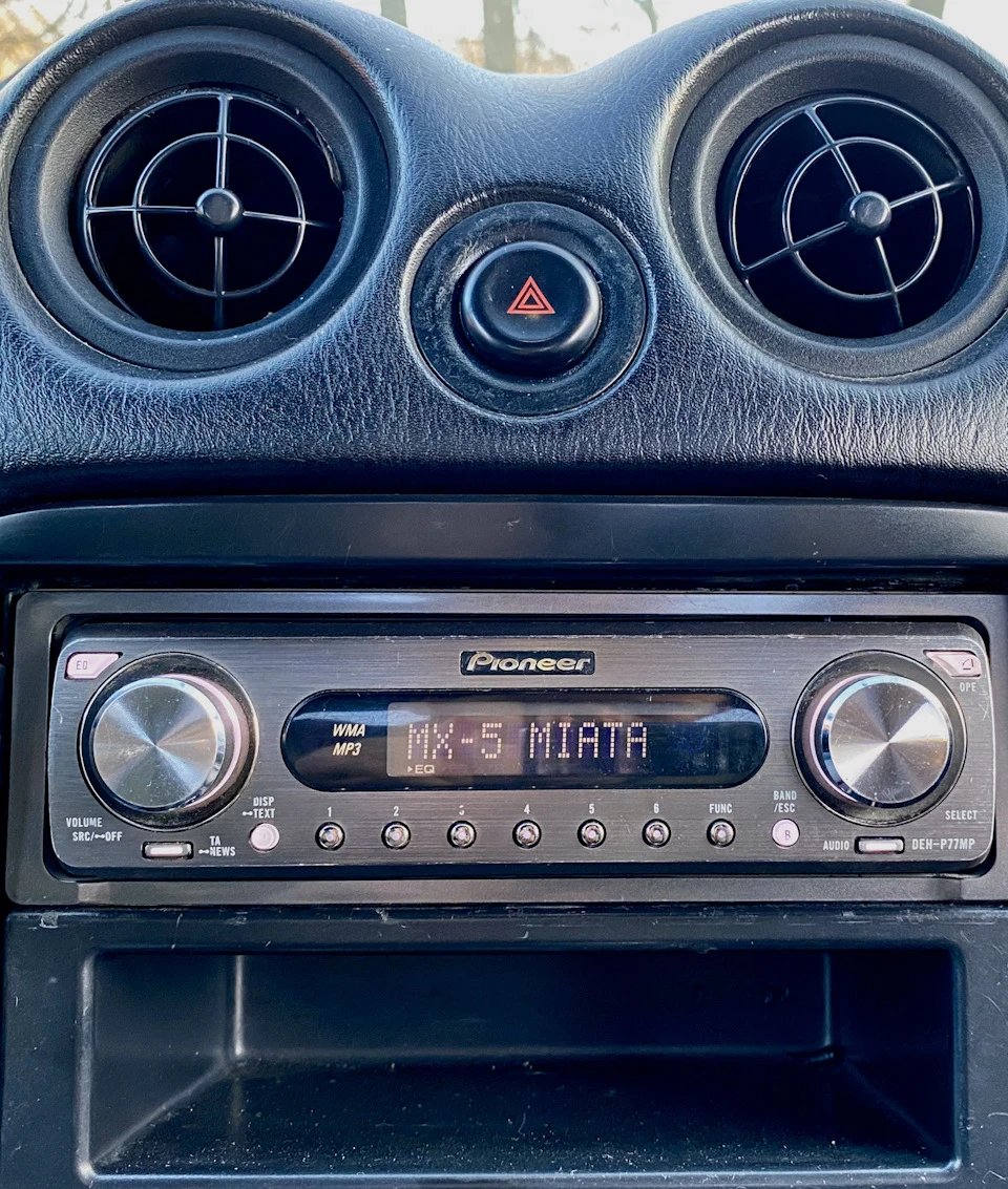 Музика (Pioneer DEH77MP)