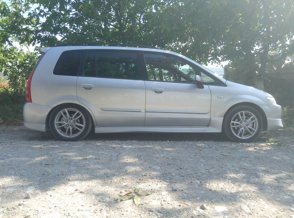 Занижена Mazda 1