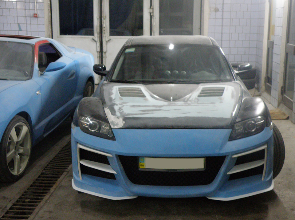 Знайшов цікаві фото свого скакуна поряд з RX-8 4