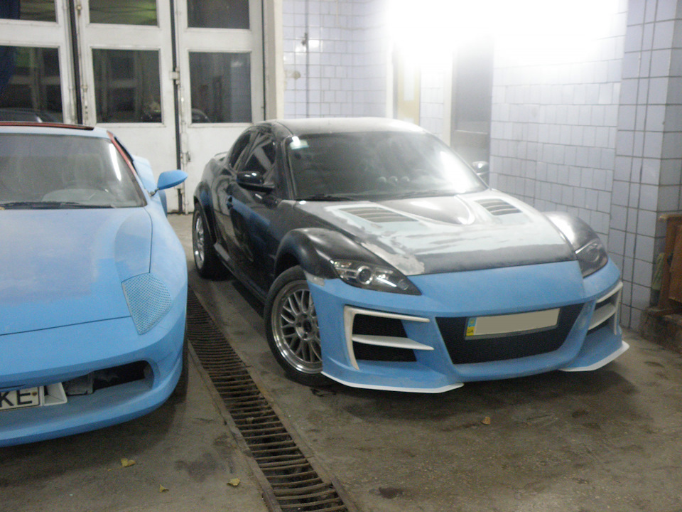 Знайшов цікаві фото свого скакуна поряд з RX-8 5