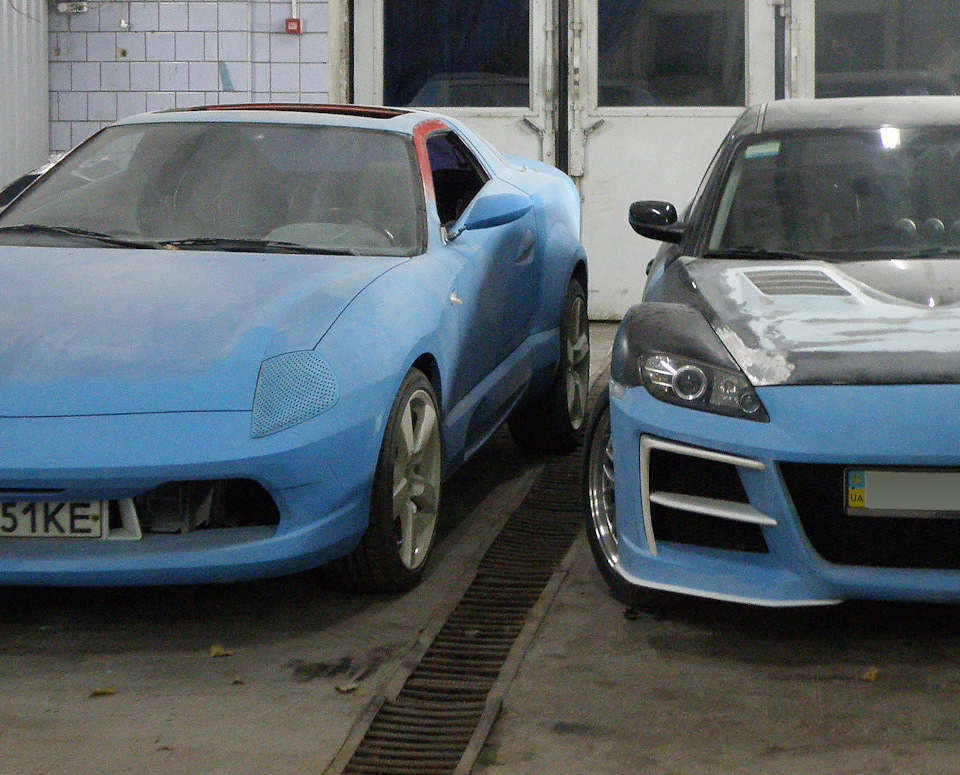 Знайшов цікаві фото свого скакуна поряд з RX-8 1