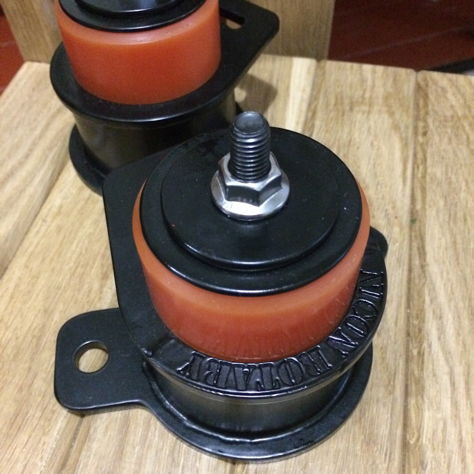 Поліуретанові подушки ДВЗ. NICON ROTARY 1