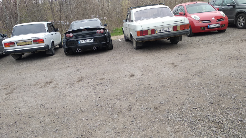 Поруч зі старожилами автопрому 😁👍 1