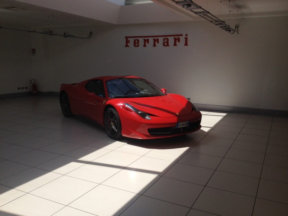 Відвідав Рим і не пропустив салон Ferrari та Maserati 1