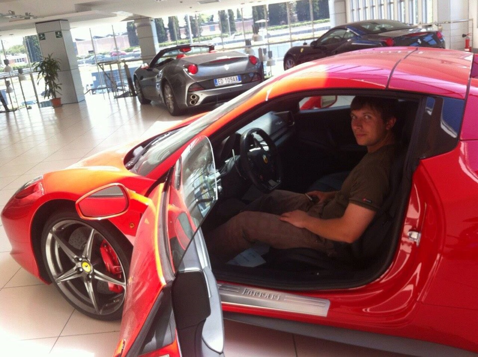 Відвідав Рим і не пропустив салон Ferrari та Maserati 4