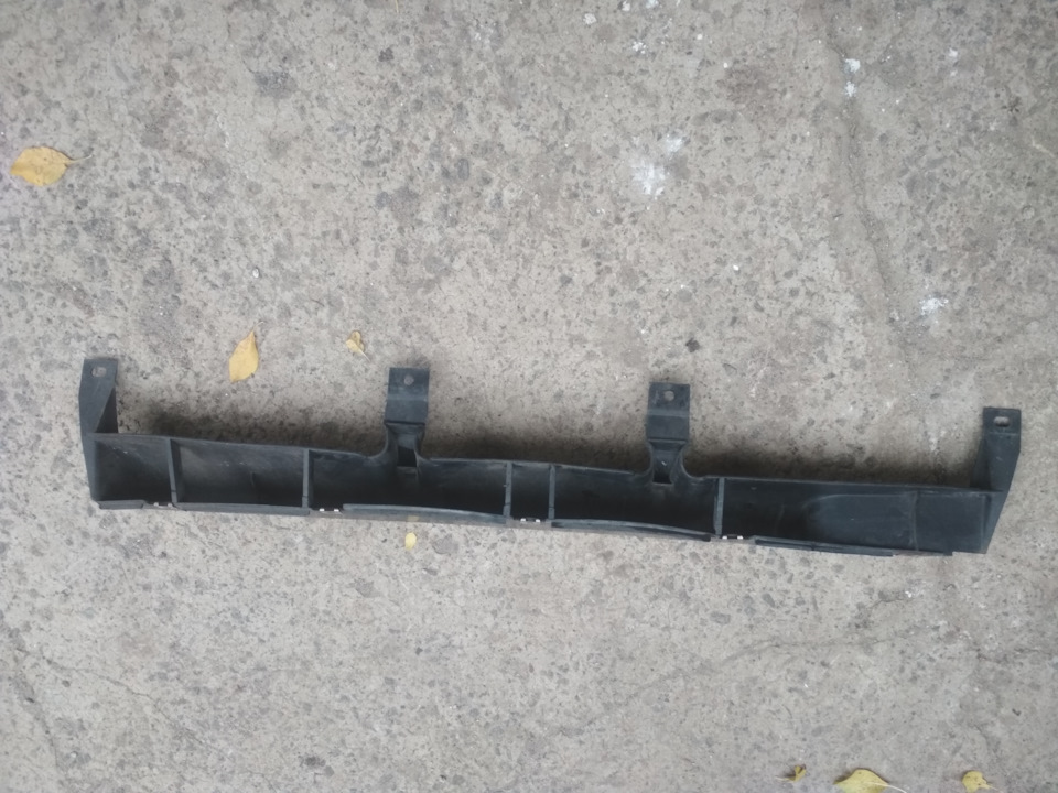 Задній нижній спойлер 4