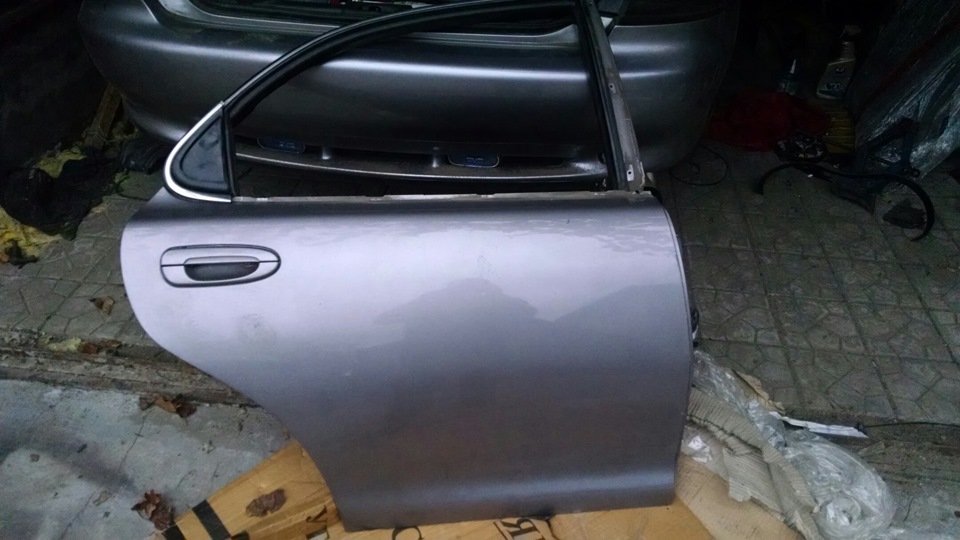 Продам задні двері 1