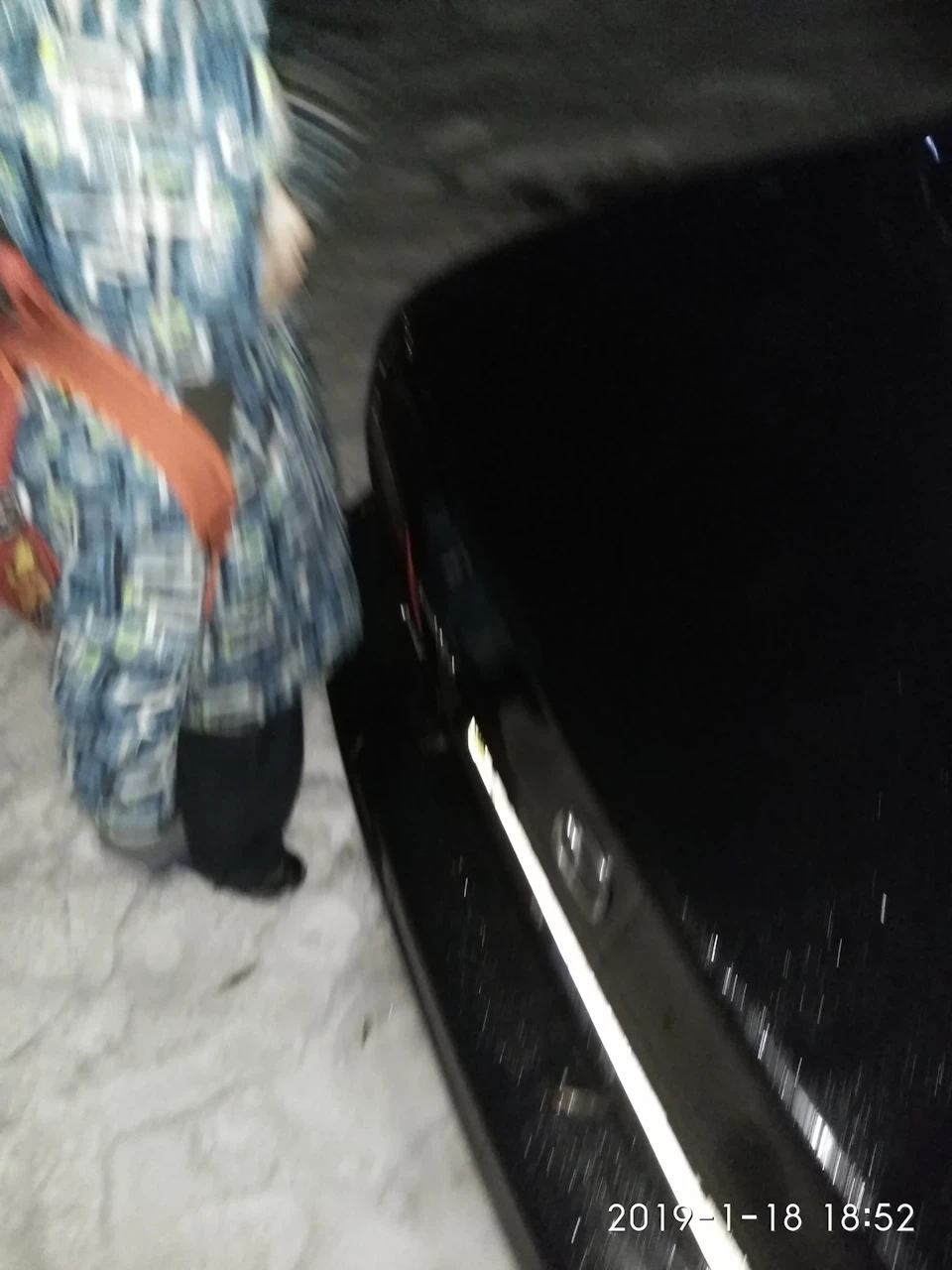 Поки білявка на ремонті прикупивши брюнетку