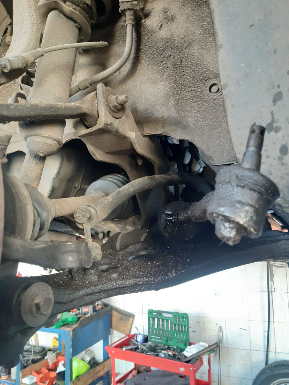 Заміна рульової рейки Mazda Xedos 9 3
