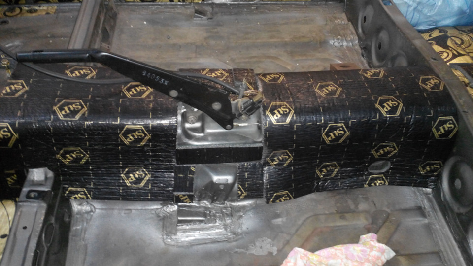 Віброізоляція салону та саморобний захист двигуна 4