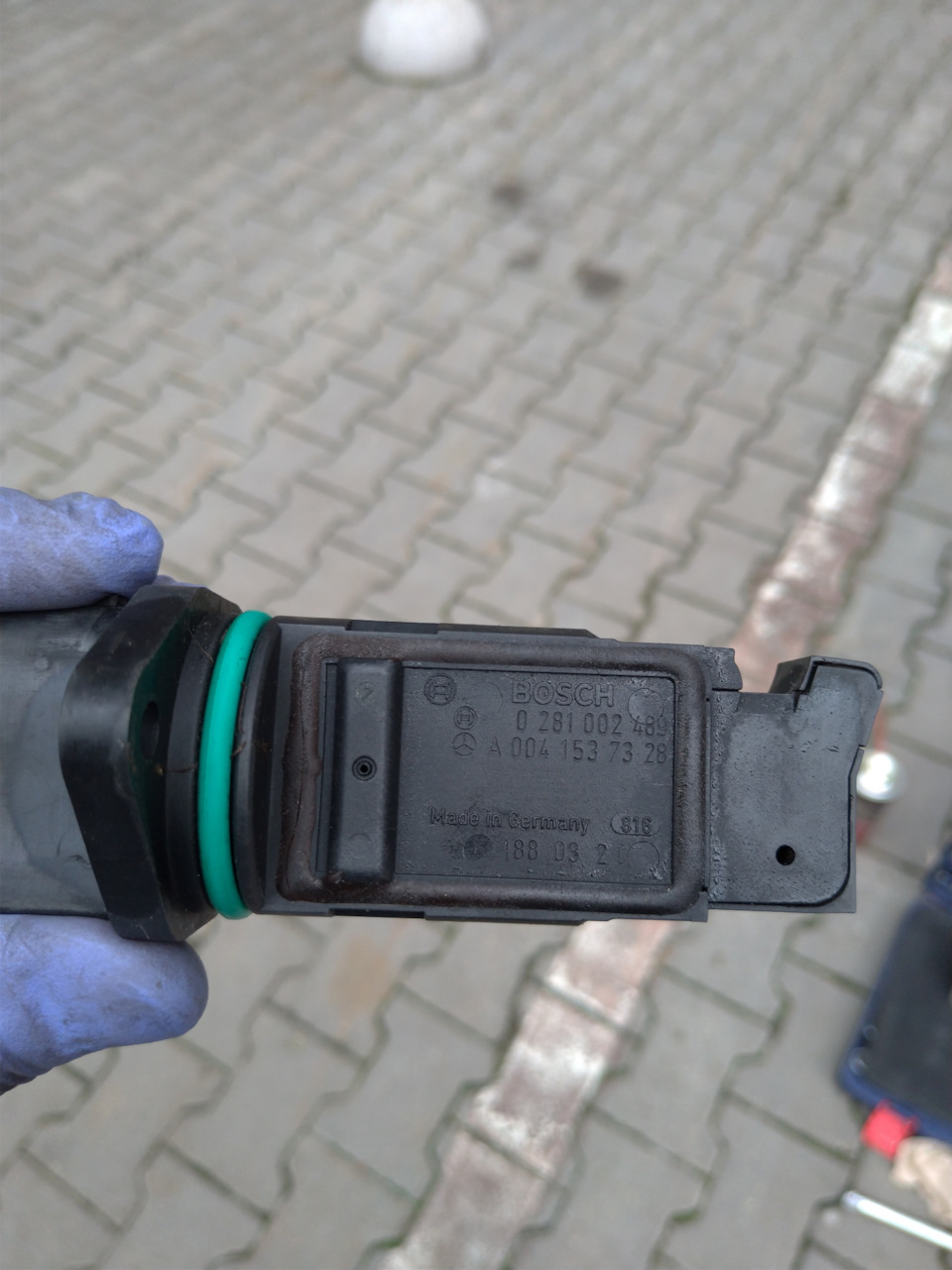 Виявлення та чищення витратоміра та місця під повітряний фільтр. 4