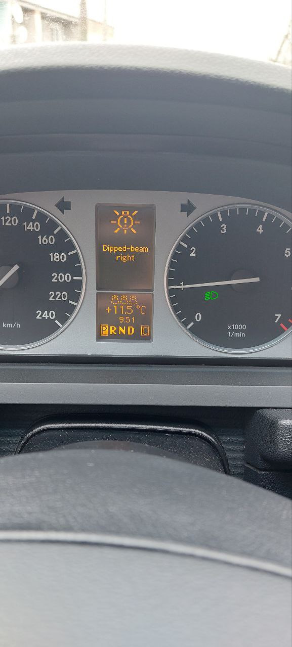 Не світить права фара. Перегоріла лампочка? Помилки... 2