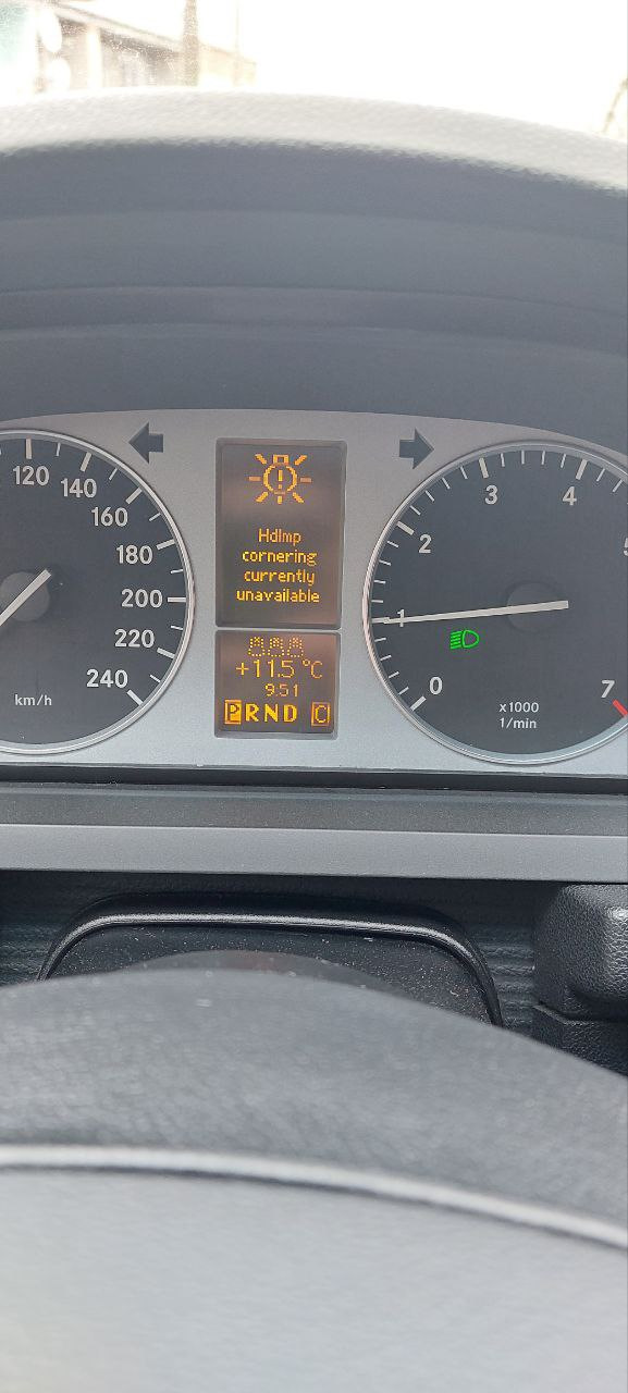 Не світить права фара. Перегоріла лампочка? Помилки... 1