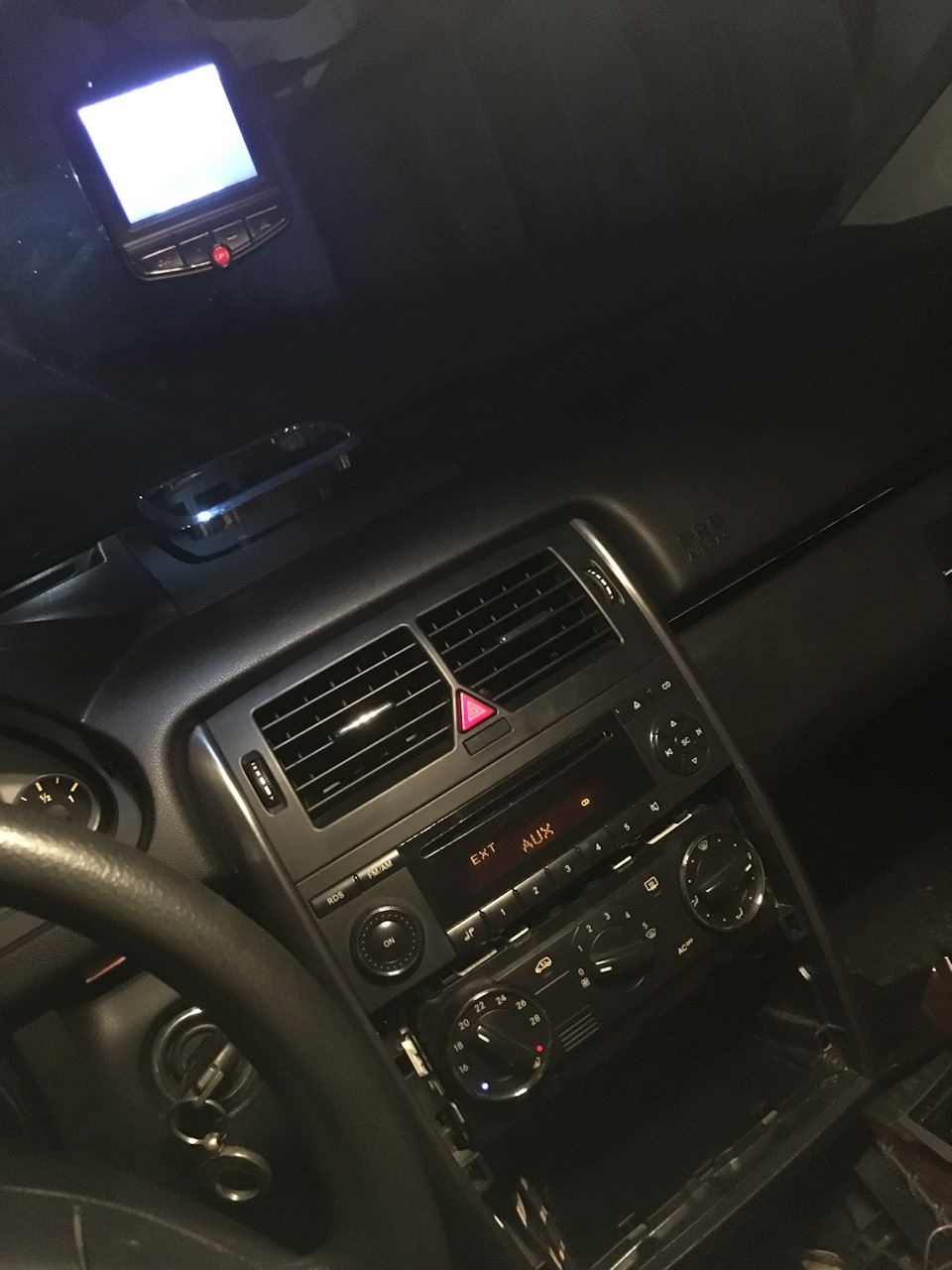 AUX та реєстратор у W245 4