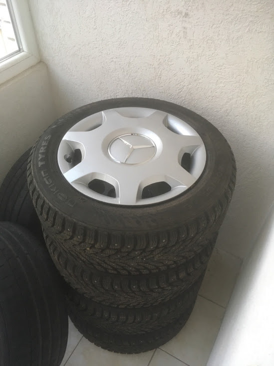 Продаж дисків Hoedus. Відкотився на R16 2