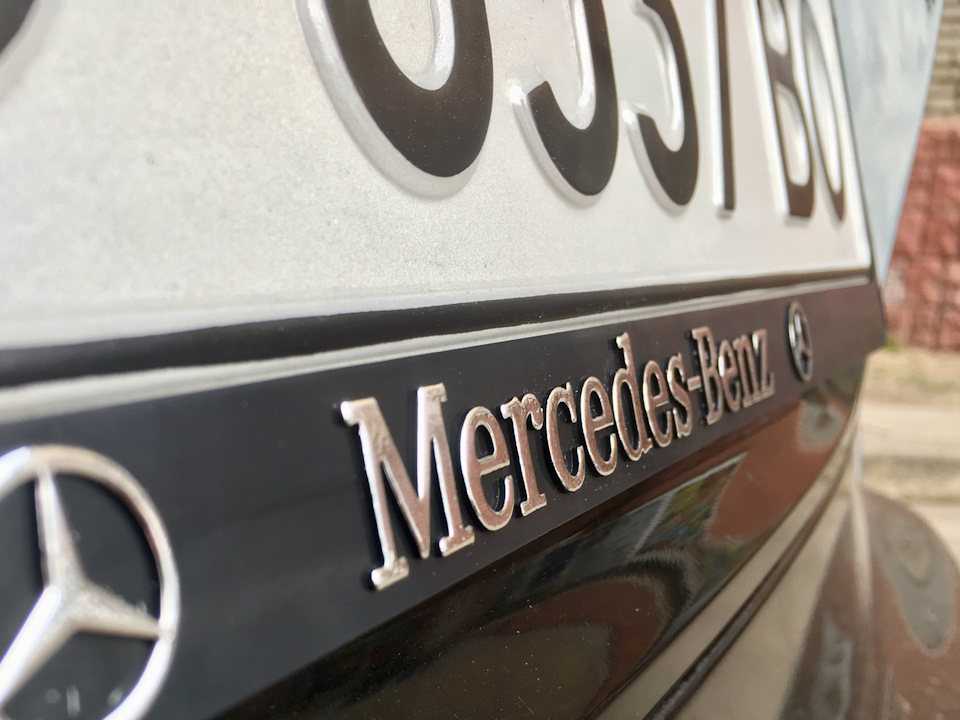 Рамка номерного знака Mercedes-Benz 1