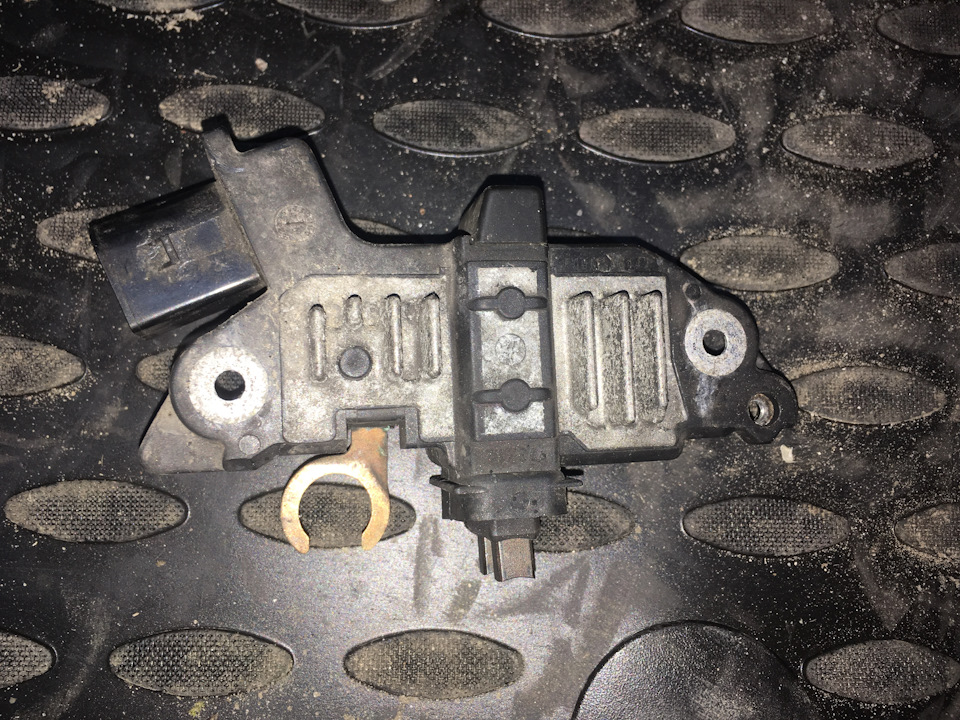 Ремонт генератора. Помилка battery alternator visit workshop. 5