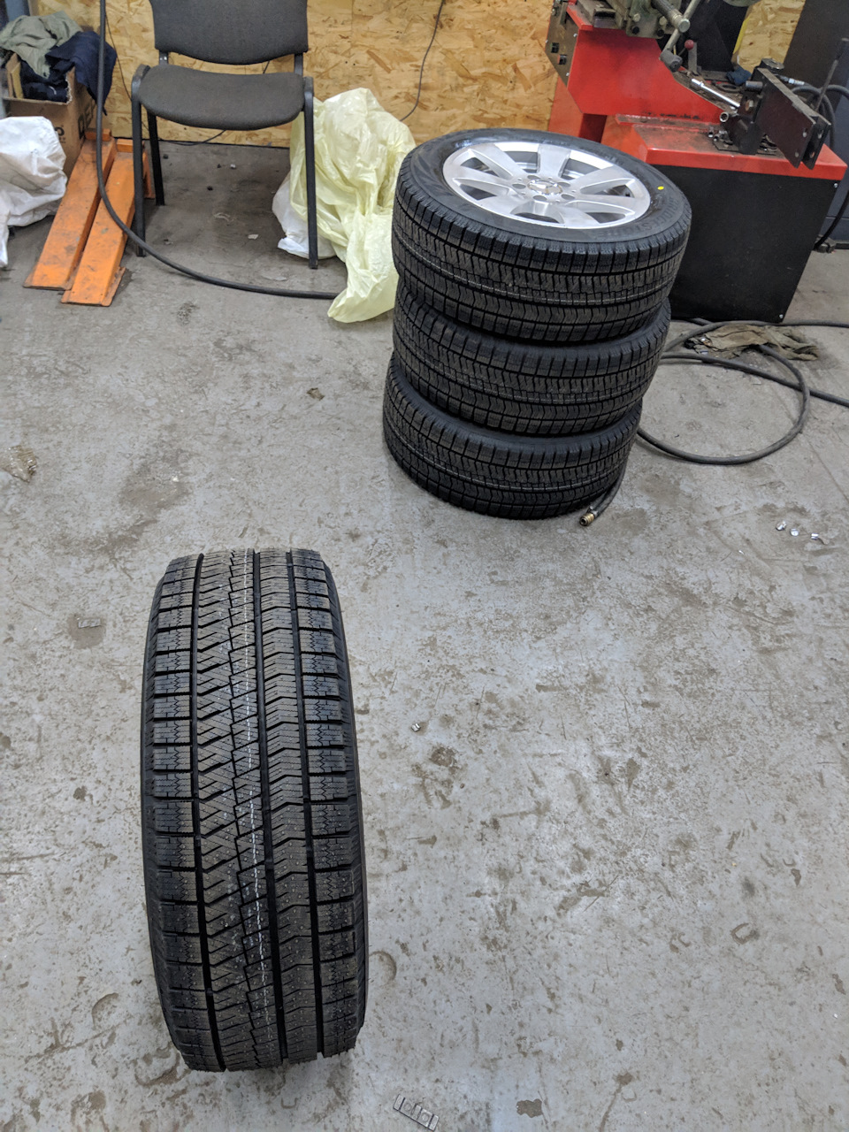 Зимова гума (Bridgestone Blizzak Ice) та перевзуття 4