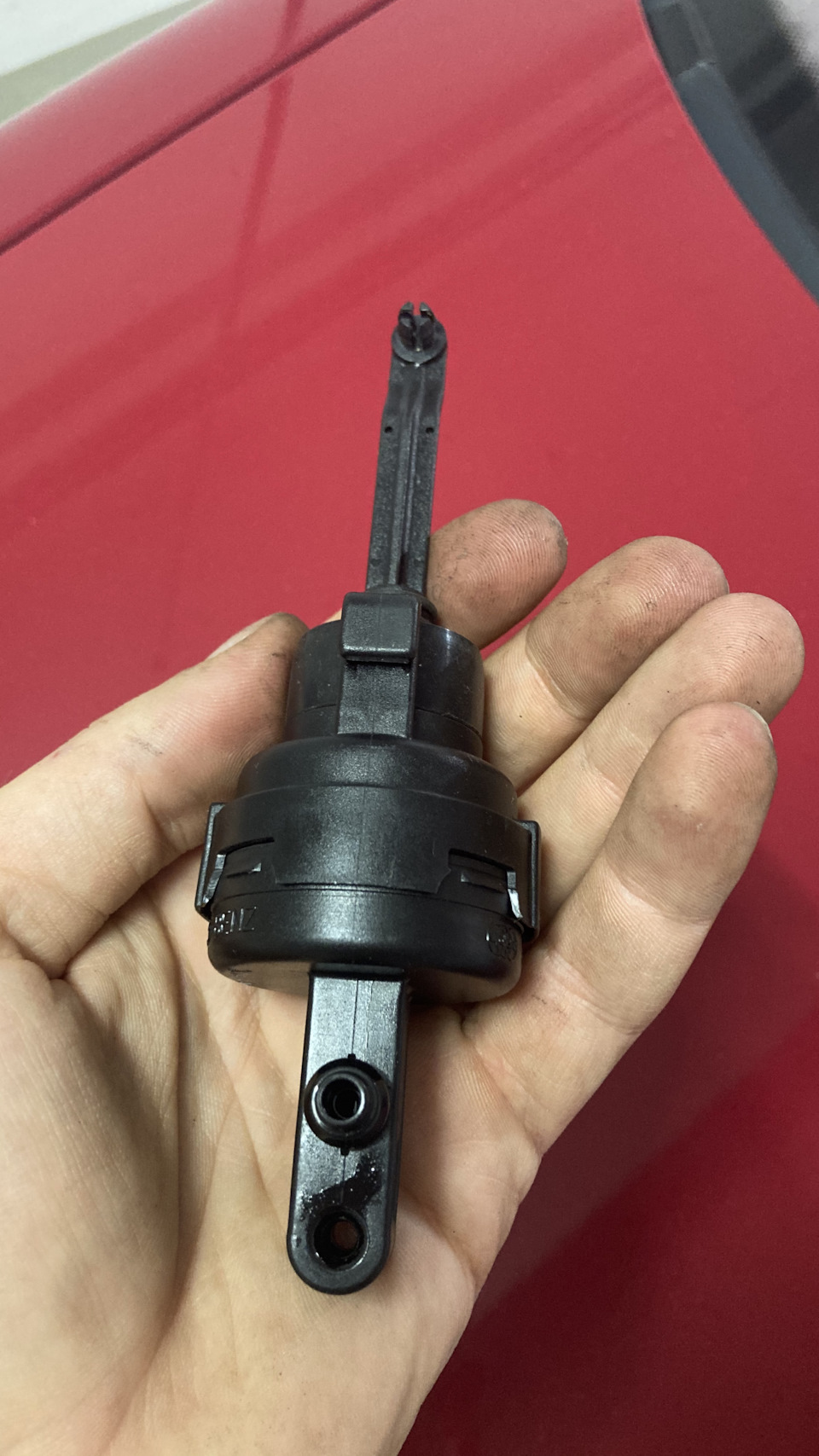 Ремонт вакуумного приводу замка дверей 2