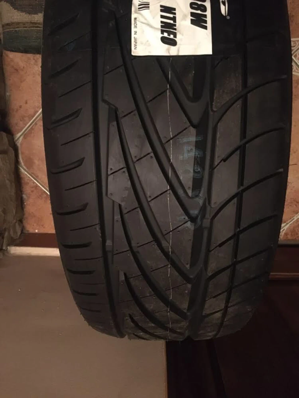 Нові шини Nitto 225/50/17