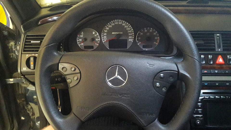Приладова панель AMG w208