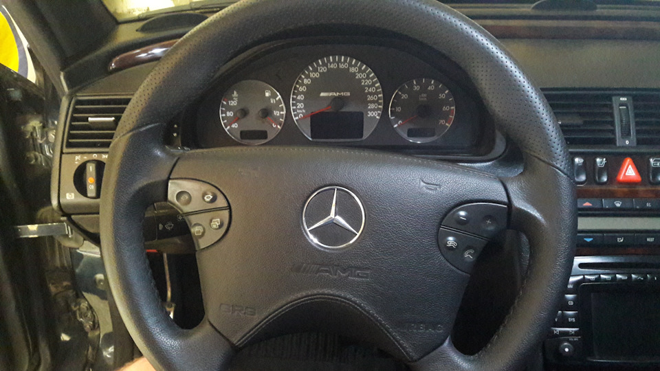 Приладова панель AMG w208 1
