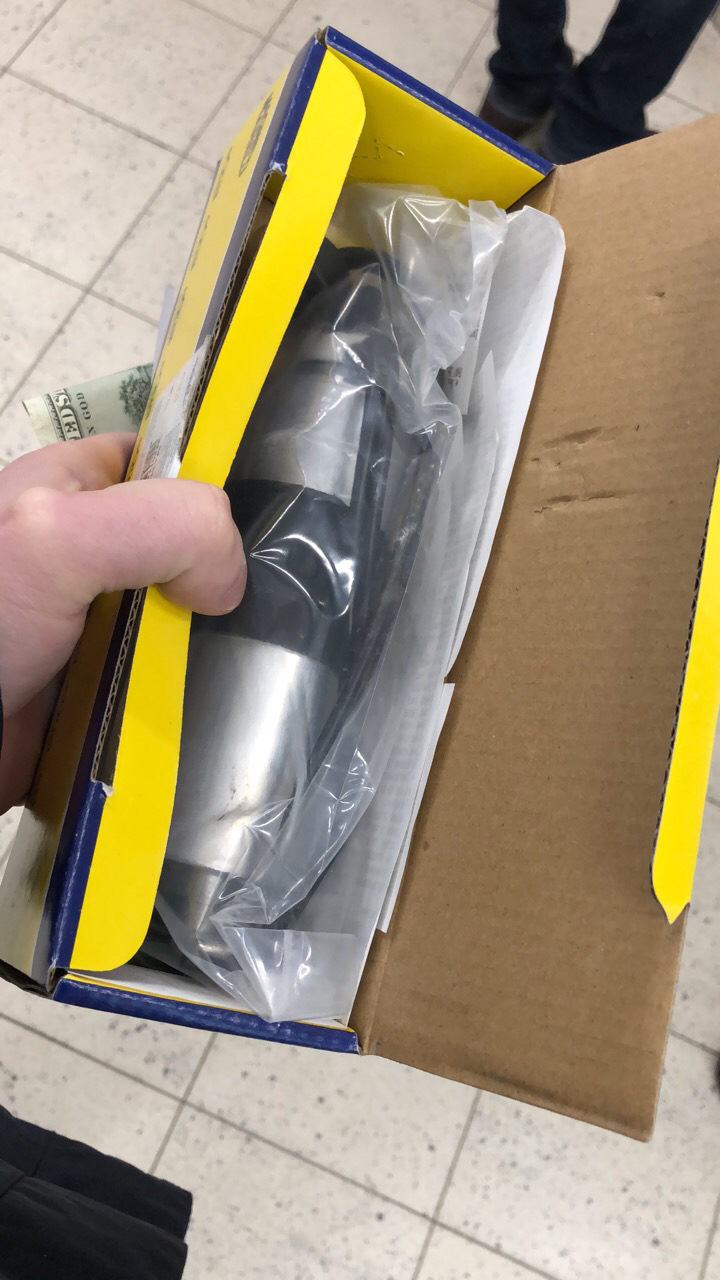 Підлога бака вважай порожньо. Притягує кришку бензобака. Немає тяги при розгоні. 1