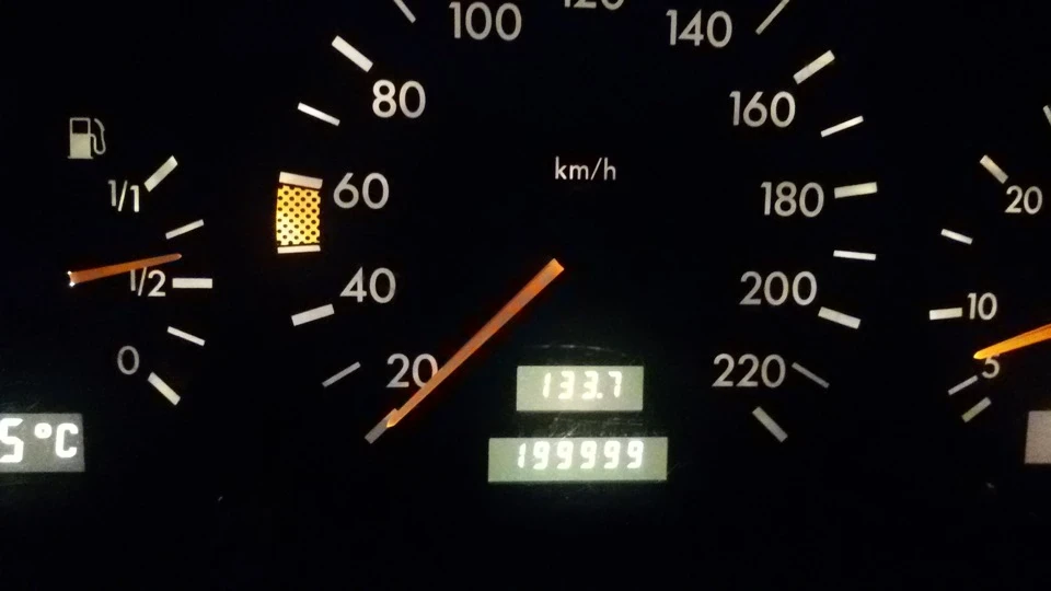Ось і 200 000)