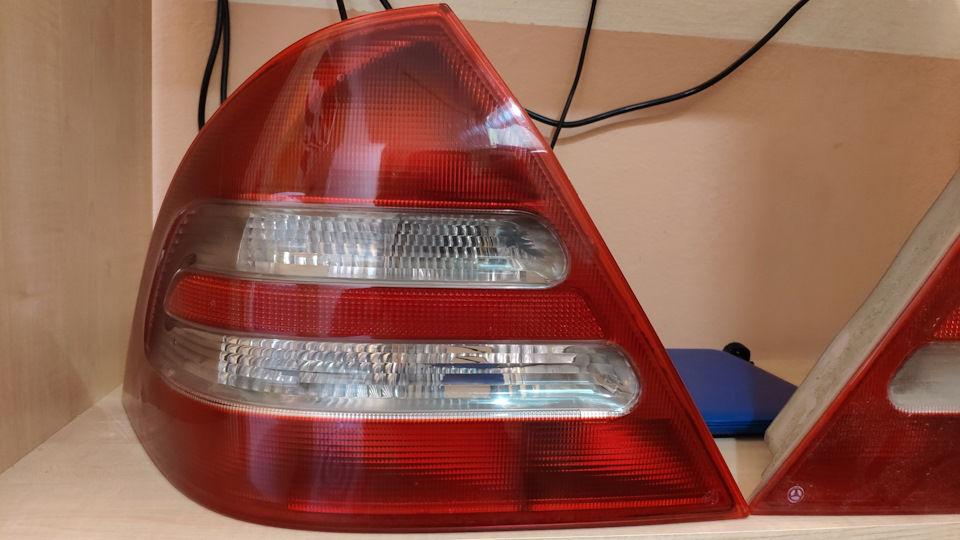 Як зняти задні фари(стопи) w203 5