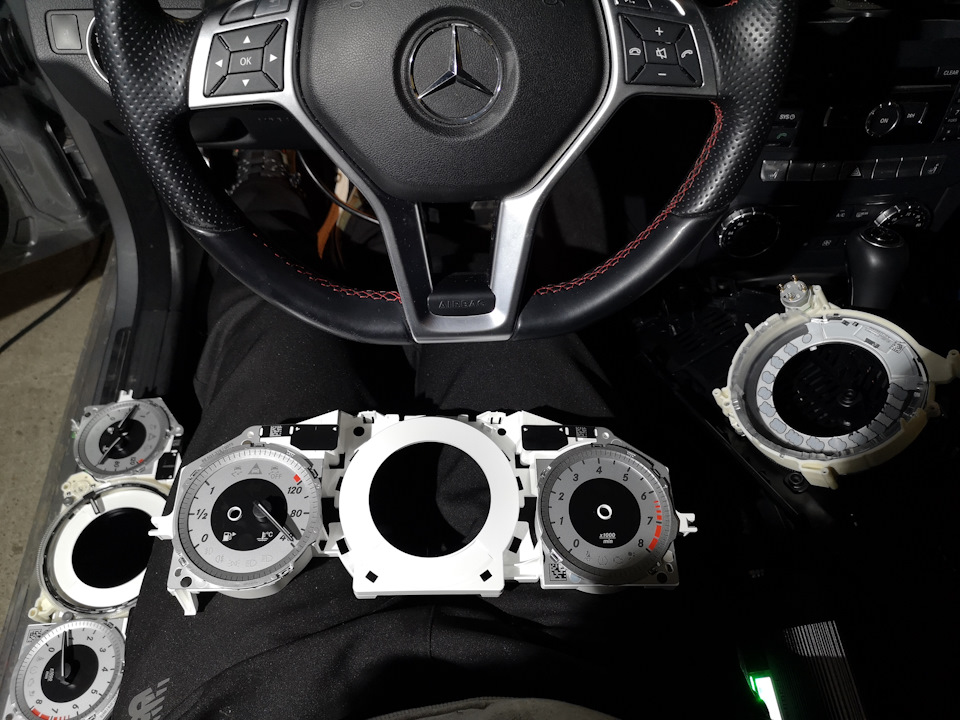 Заміна шкал приладки та AMG меню 4