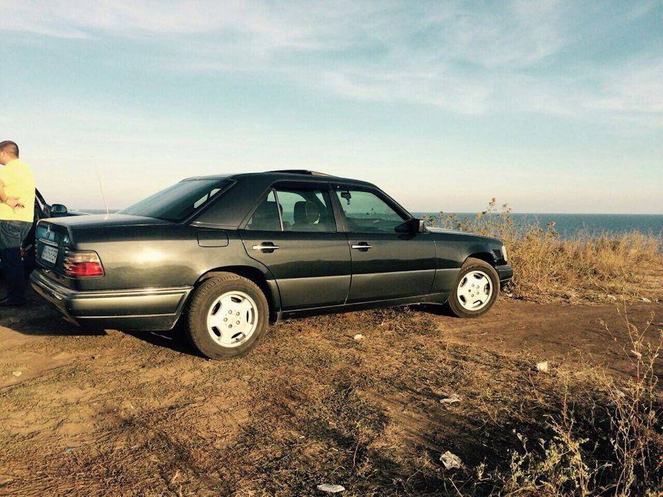 Мерседес w124 250 TD 3